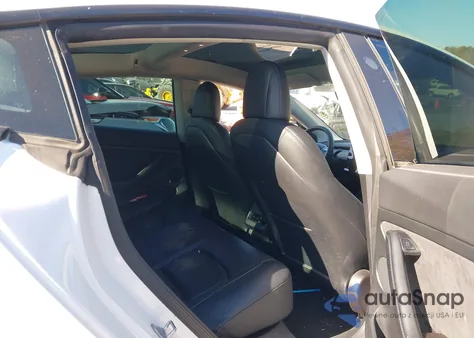 2022 Tesla Model 3 Long Range Dual Motor All-Wheel Drive z USA, uszkodzony, nr VIN 5YJ3E1EB1NF257837